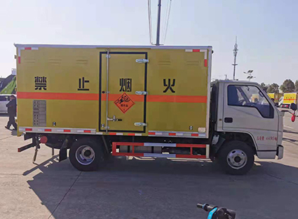 成华爆破器材运输车技术升级与安全合规新趋势